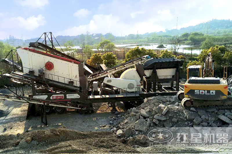 移動(dòng)錘破機(jī)作業(yè)現(xiàn)場(chǎng) 移動(dòng)錘破機(jī)作業(yè)現(xiàn)場(chǎng)