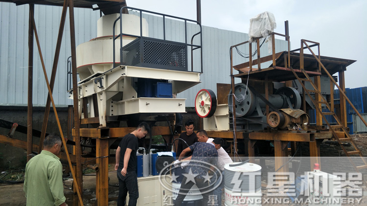 生產(chǎn)現(xiàn)場有很多，安排起來啦！